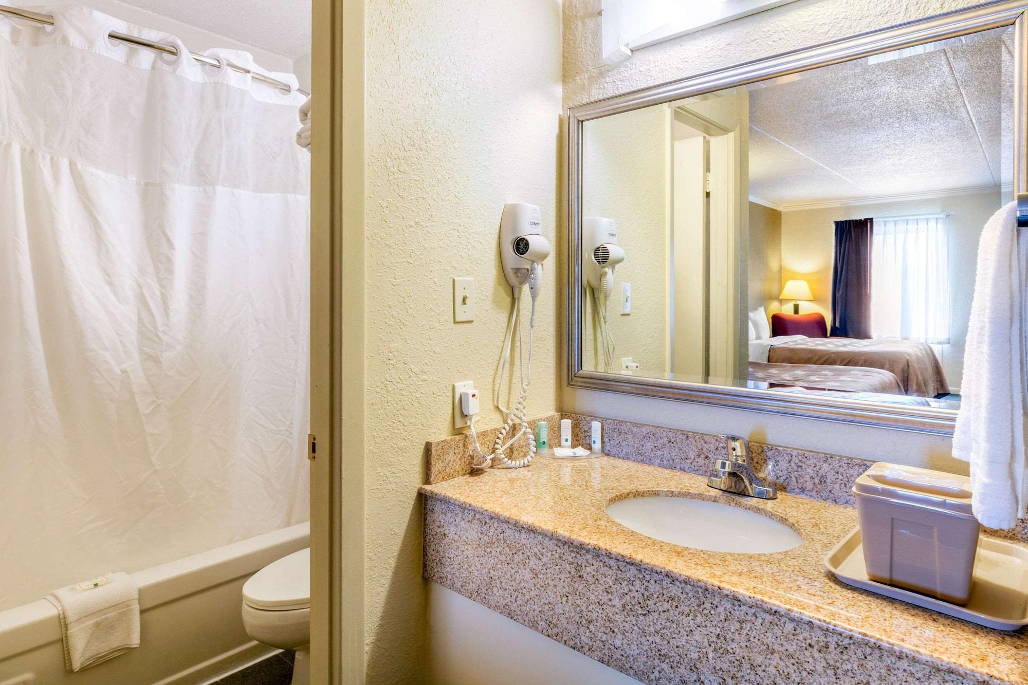 Quality Inn Manchester Esterno foto